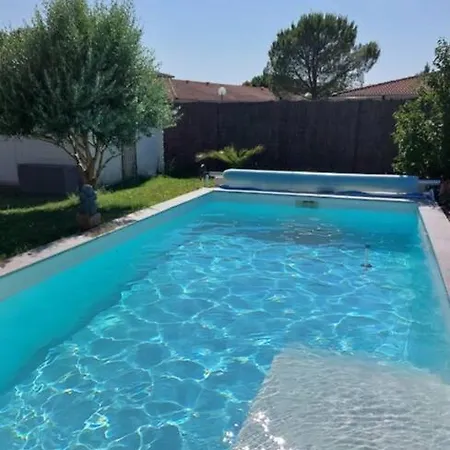 Maison Climatisee Tout Confort Avec Piscine A Hotel